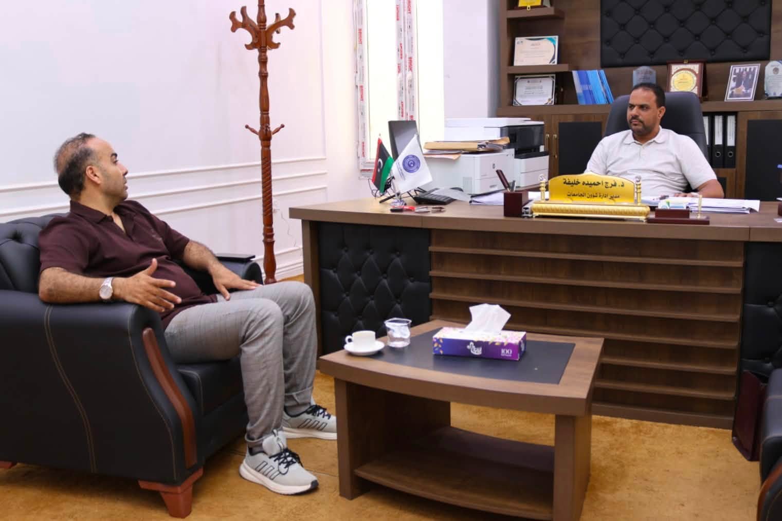 مدير إدارة شؤون الجامعات يستقبل عميد كلية طب الأسنان بجامعة درنة المنشأ حديثاً